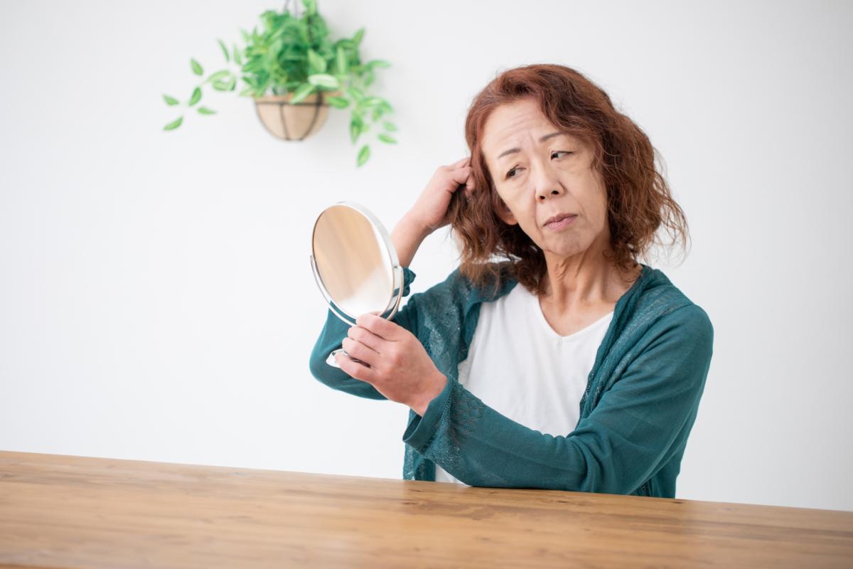 秋の抜け毛と女性ホルモンの関係